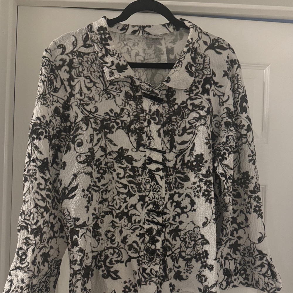 Vintage Elegant Black and White Floral Women's Top